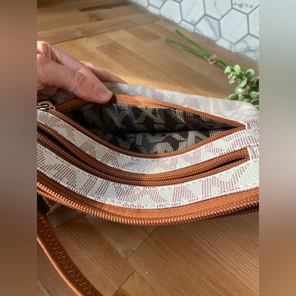 Purse - Picture 5 of 13